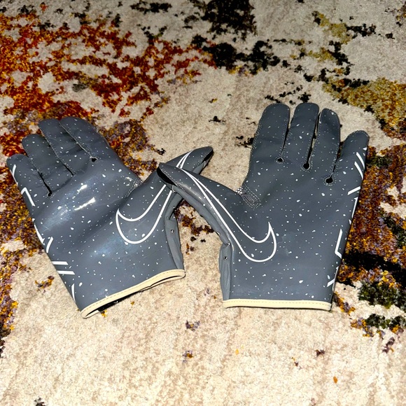 Nike Other - Nike Football Gloves